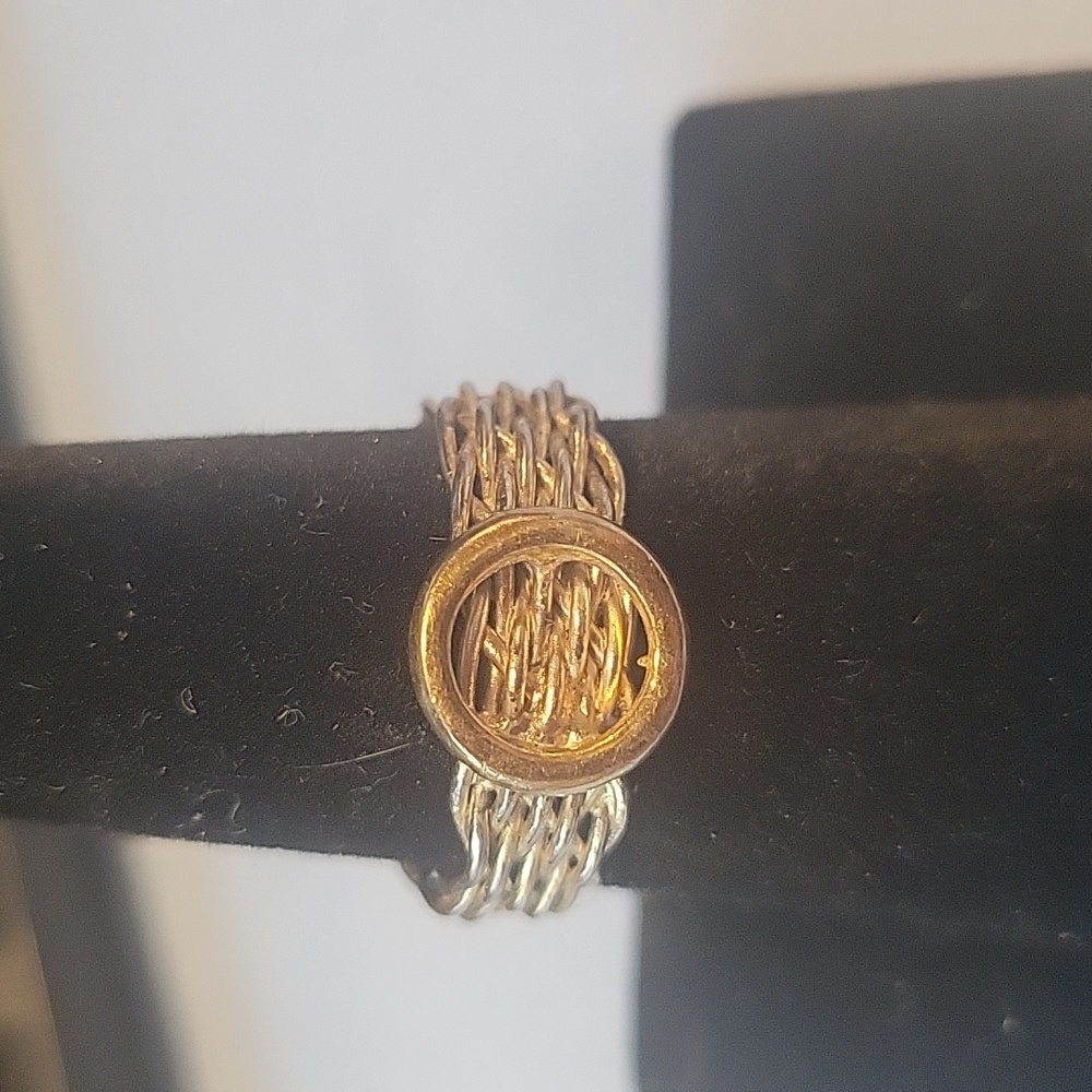Size 8 Gold Tone Metal Ring with Circle